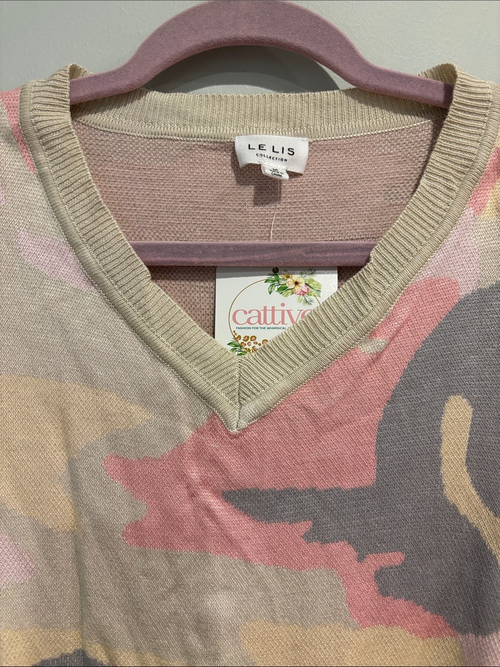 NWT Le Lis Pink Camo Distressed V-Neck Sweater - Picture 9 of 9